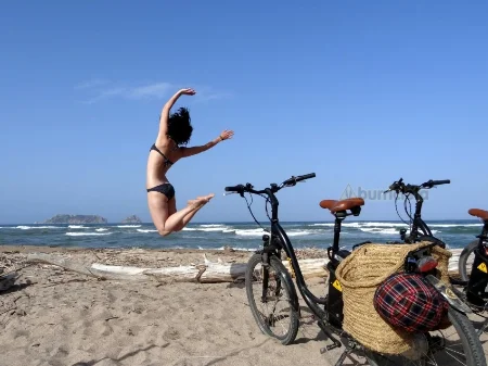Descubre el Baix Empordà en Burricleta, la bicicleta eléctrica rural