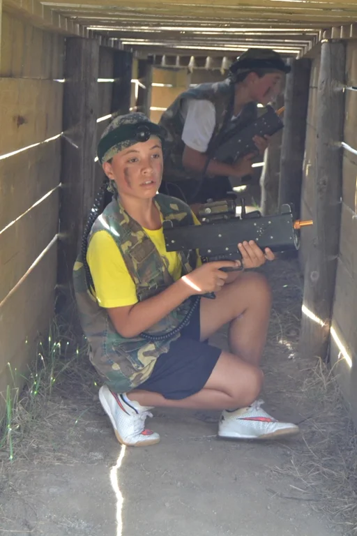 Laser combat al aire libre con 2 espectaculares escenarios — 2 jugando