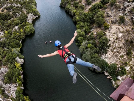 Puenting en Los Ángeles de San Rafael, Segovia