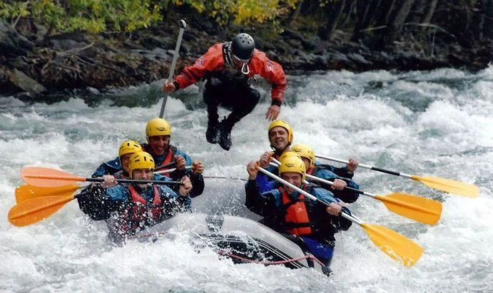 Rafting en el noguera pallaresa llavorsi sort 18 km — Rafting 16km