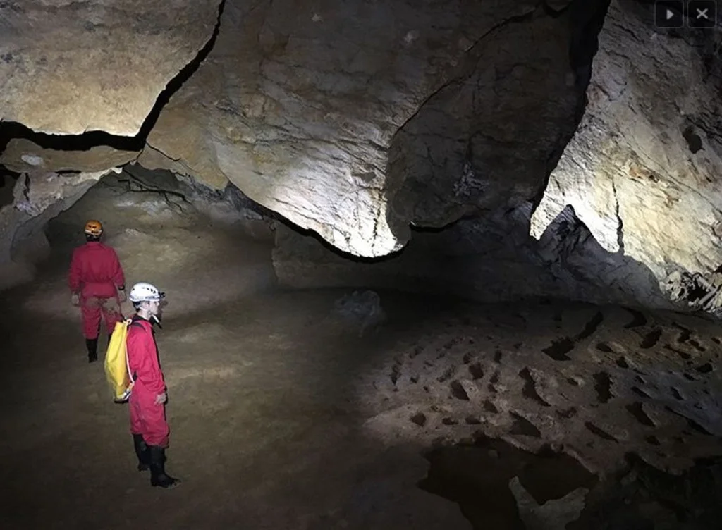 Espeleologia para familia cueva el caracol — Cueva cantabria caracol