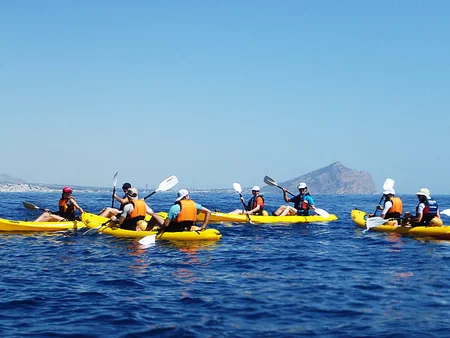 Kayak en el mar por el Morro de Toix en Altea