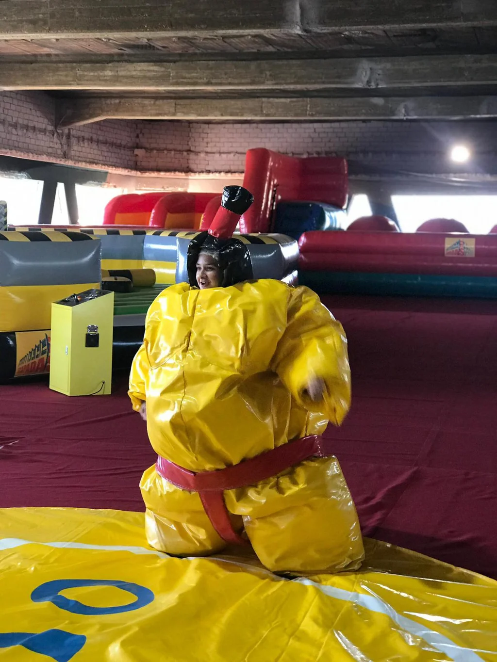 Despedida multiaventura actividades para grupos — Humor amarillo sumo