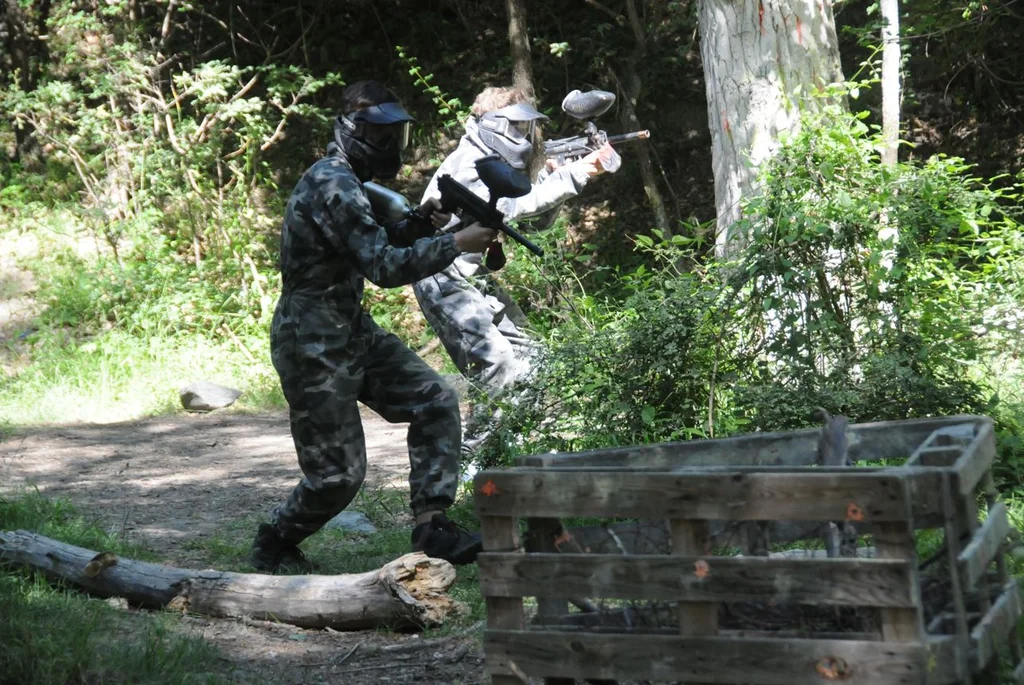 Paintball en rialp paintball en el pallars sobira — 2 juego paintball jugadores