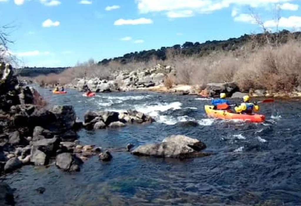Canoas en gredos canoas en aguas bravas alto tormes — Actividades sierra gredos