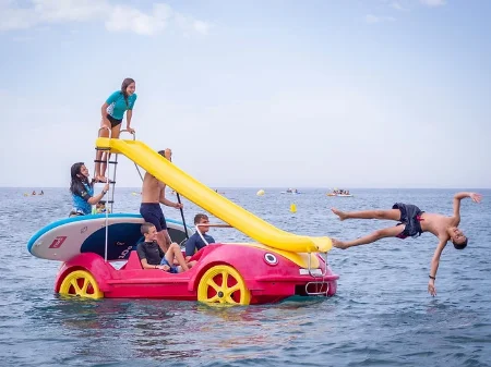Pedalo en el mar