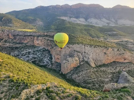 Vuelo en globo en el Geoparc Orígens – Conca de Tremp y Montsec