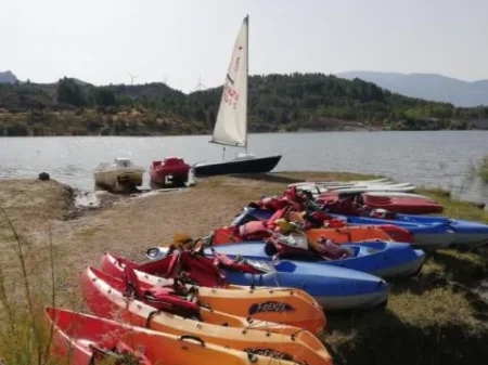 Embarcaciones naúticas en Béznar	