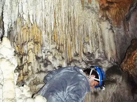Espeleología en la Cueva de los Pericos en Alicante