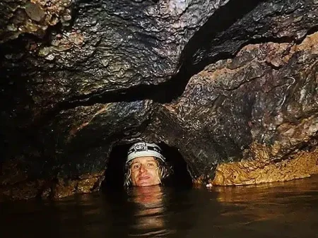 Espeleología en la cueva acuática del Sumidero de Vallada en Valencia