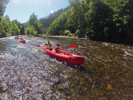 Descenso guiado en kayak por el río Asón