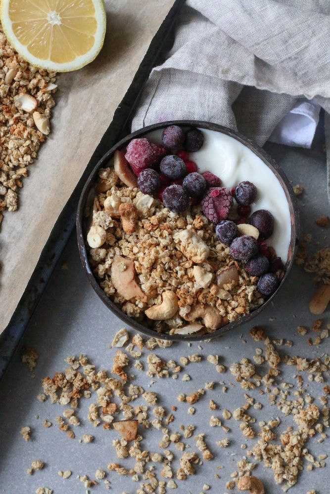 Selbstgemachtes Zitronen-Kokos Granola