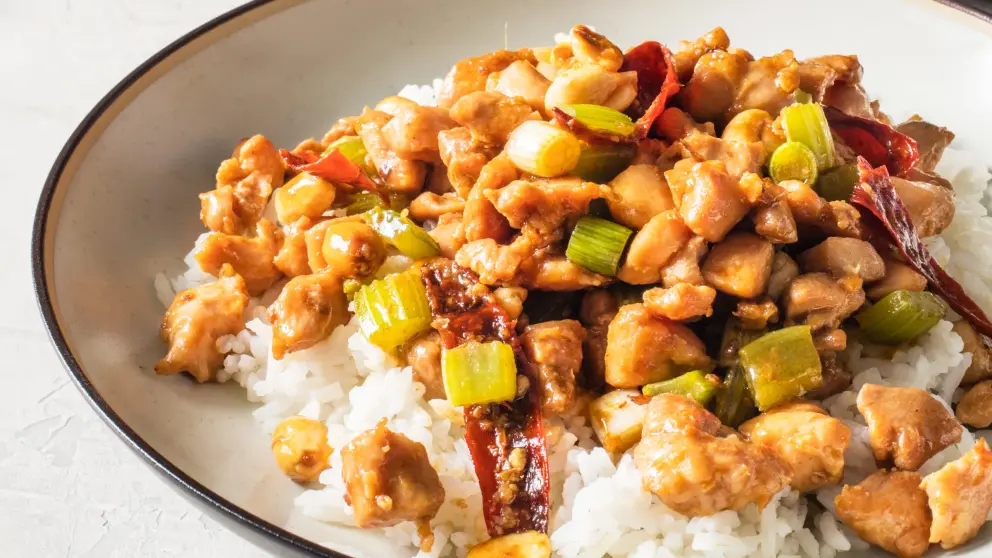 Gōngbǎo Jīdīng (Sichuan Kung Pao Chicken)