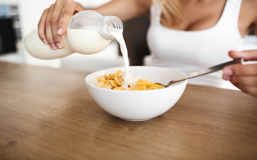 Descubra os melhores alimentos para a saúde óssea. %contagem (título)% Os 7 melhores alimentos para os ossos