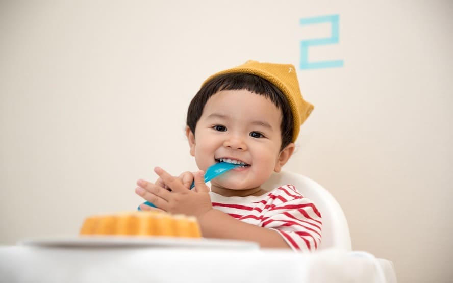 Alimentando o Ano 1 do Bebê: Iniciando Sólidos com Comida para Bebê