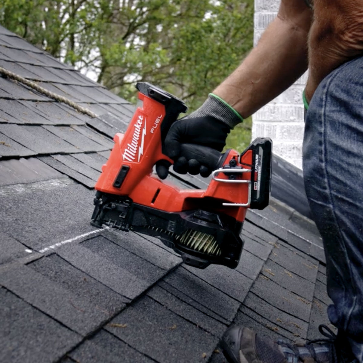 Акумулаторен такер за покриви Milwaukee M18 FRCN45 под наем – Варна