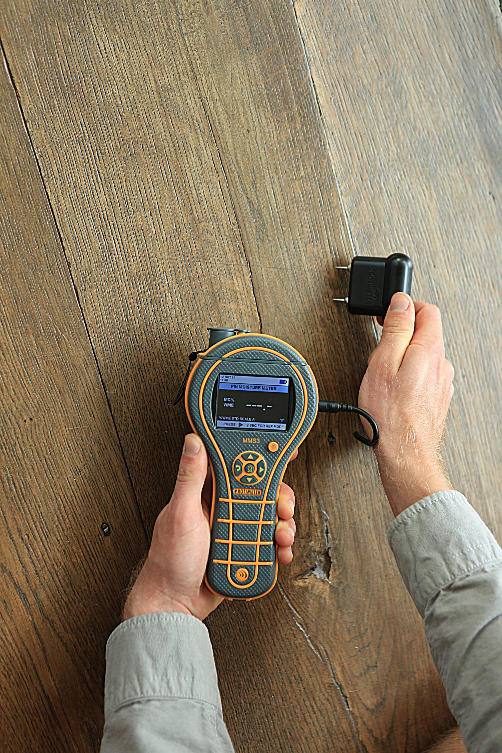 Измерване на влагата в стена с влагомер Protimeter MMS3