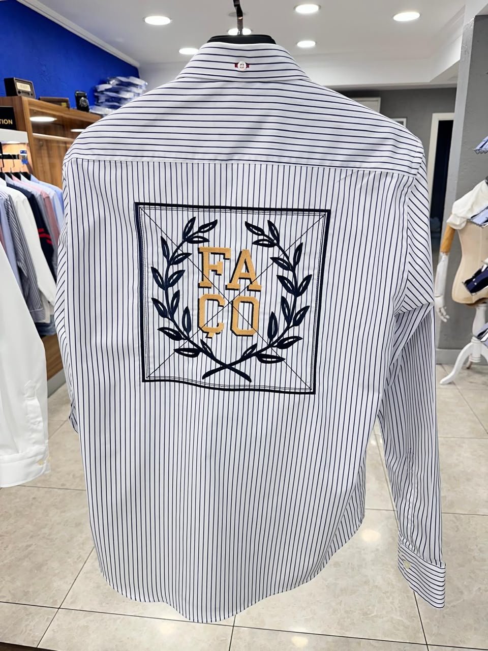 Chemise mixte à motifs variés, image 3