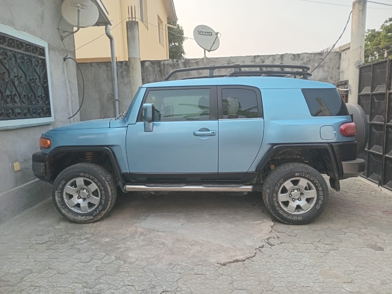 FJ Cruiser en bon état à vendre, image 2