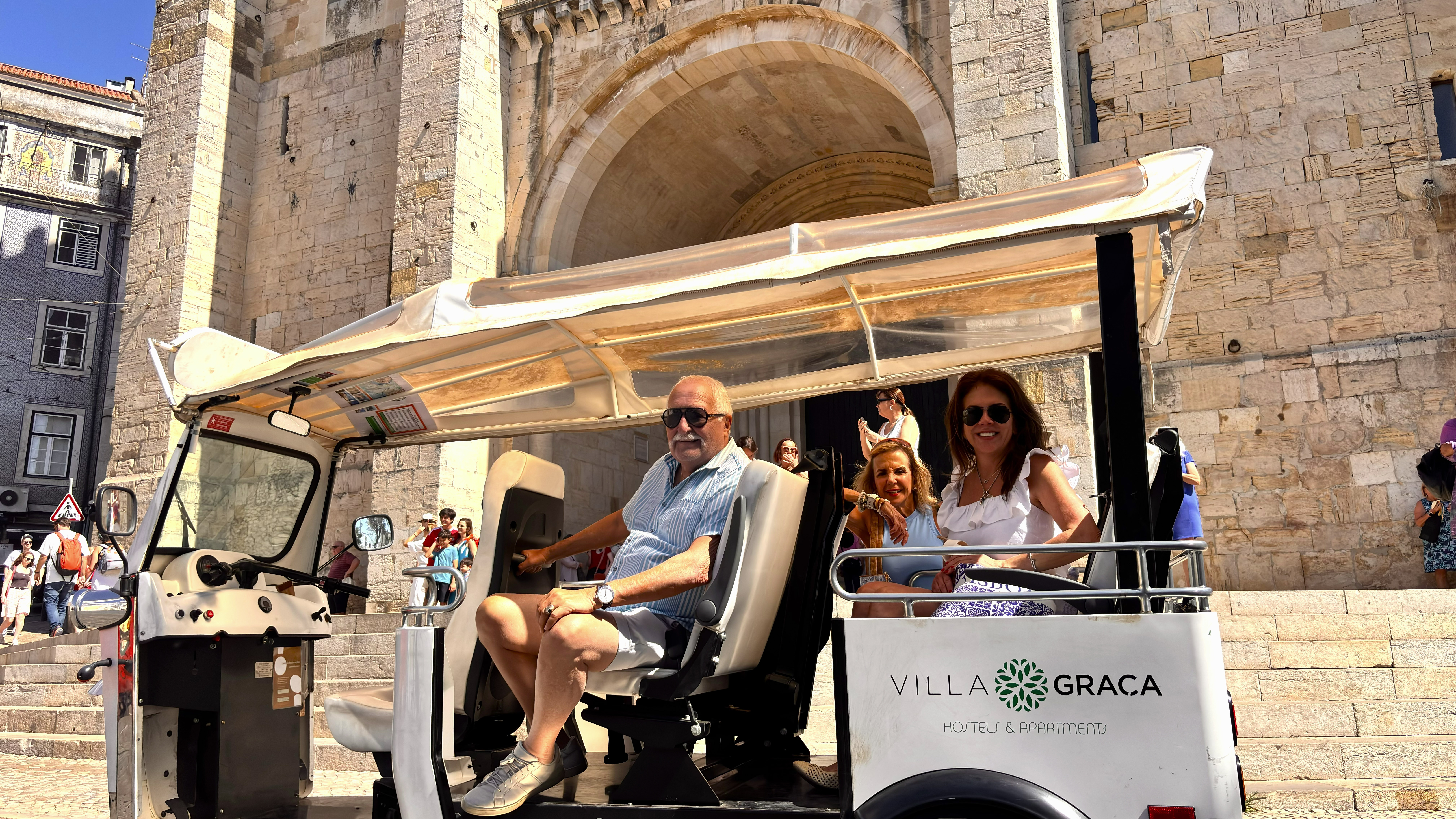 Lisbon: 1-Hour Private Tuk-Tuk Tour of Alfama & Old Town