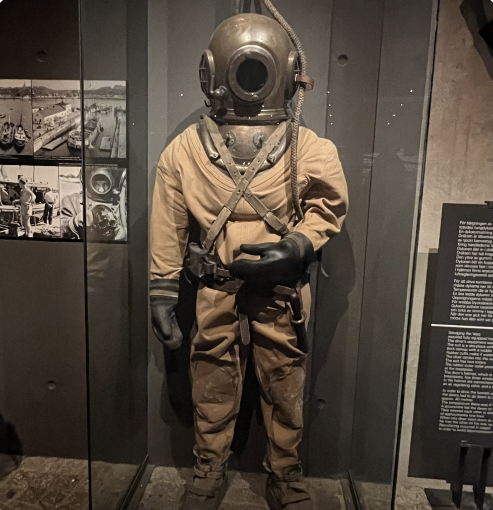 Traje de los buzos de inspeccionaron el Barco Vasa expuesto en el Museo Vasa de Estocolmo, Suecia.