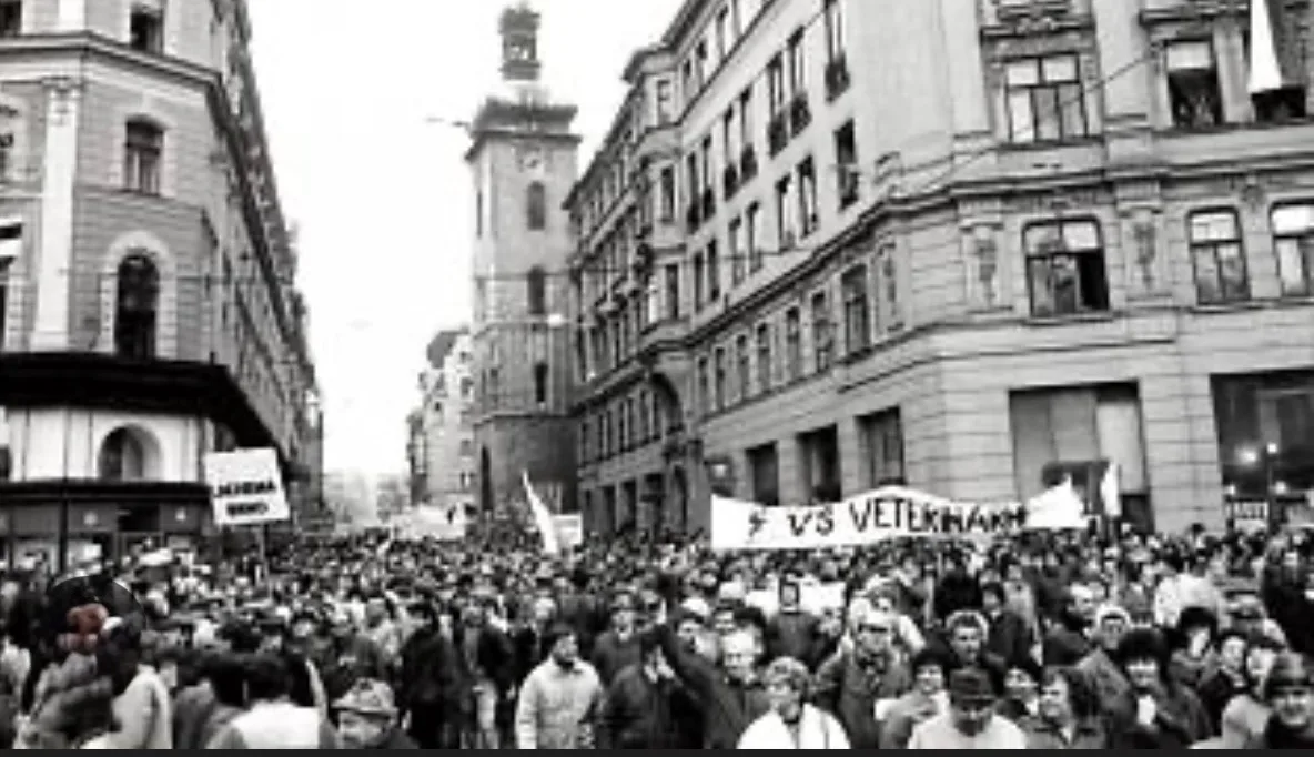 Los salvajes años 90 en Praga