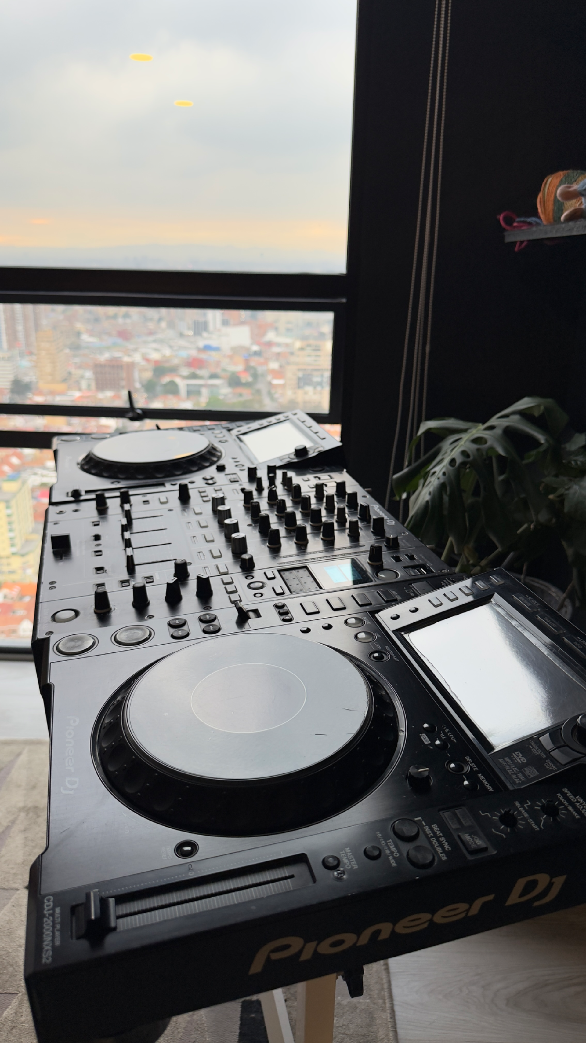 2 unidades Pioneer 2000nxs2 + mixer djm 900nxs2