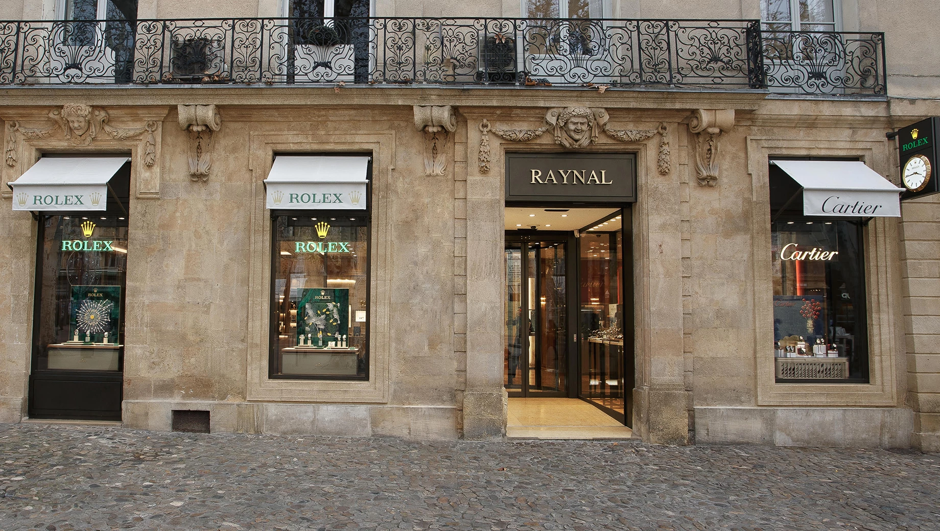 Raynal background