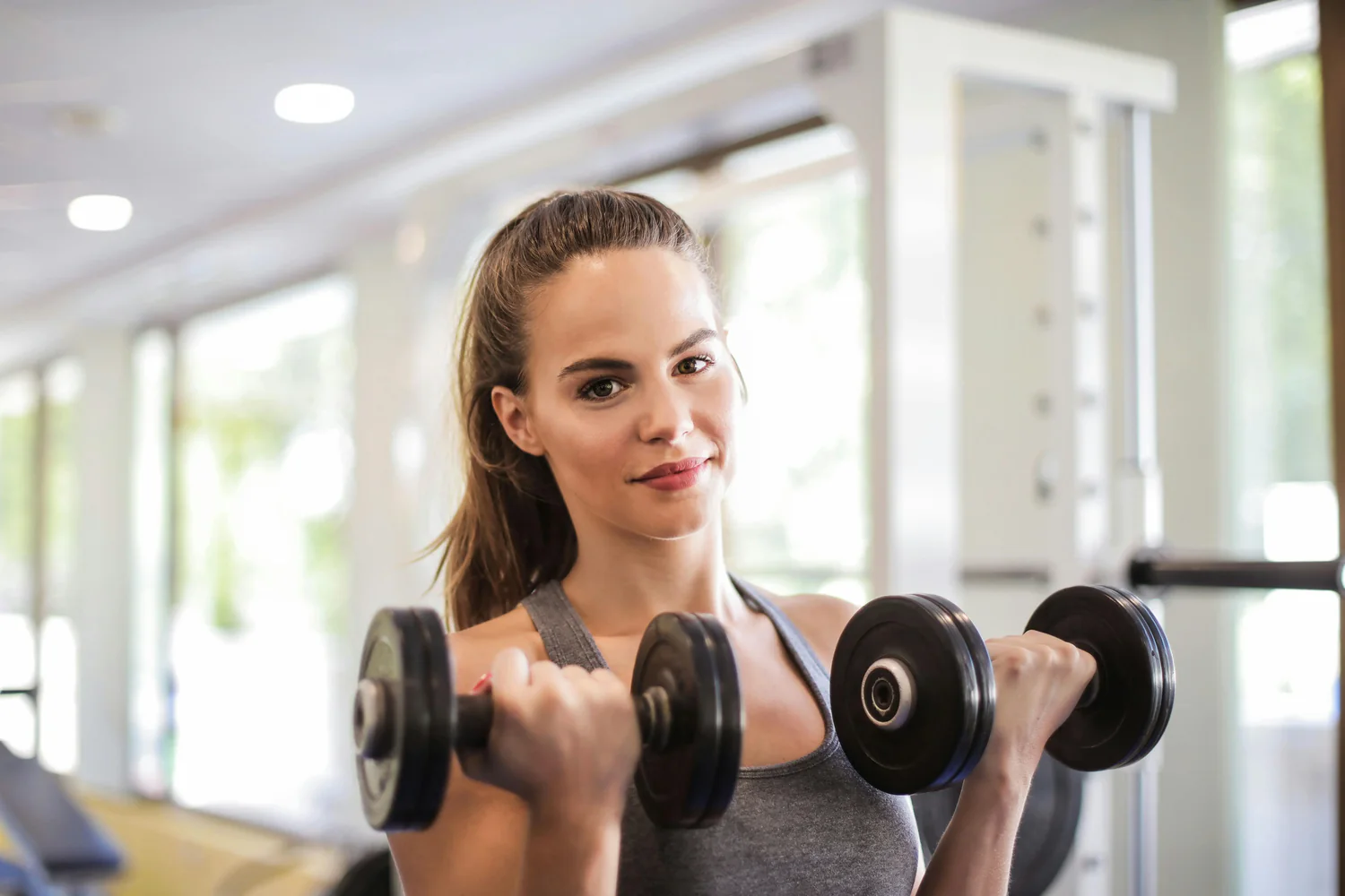 Fitness Schema voor Vrouwen: Kracht, Vetverlies & Spieropbouw