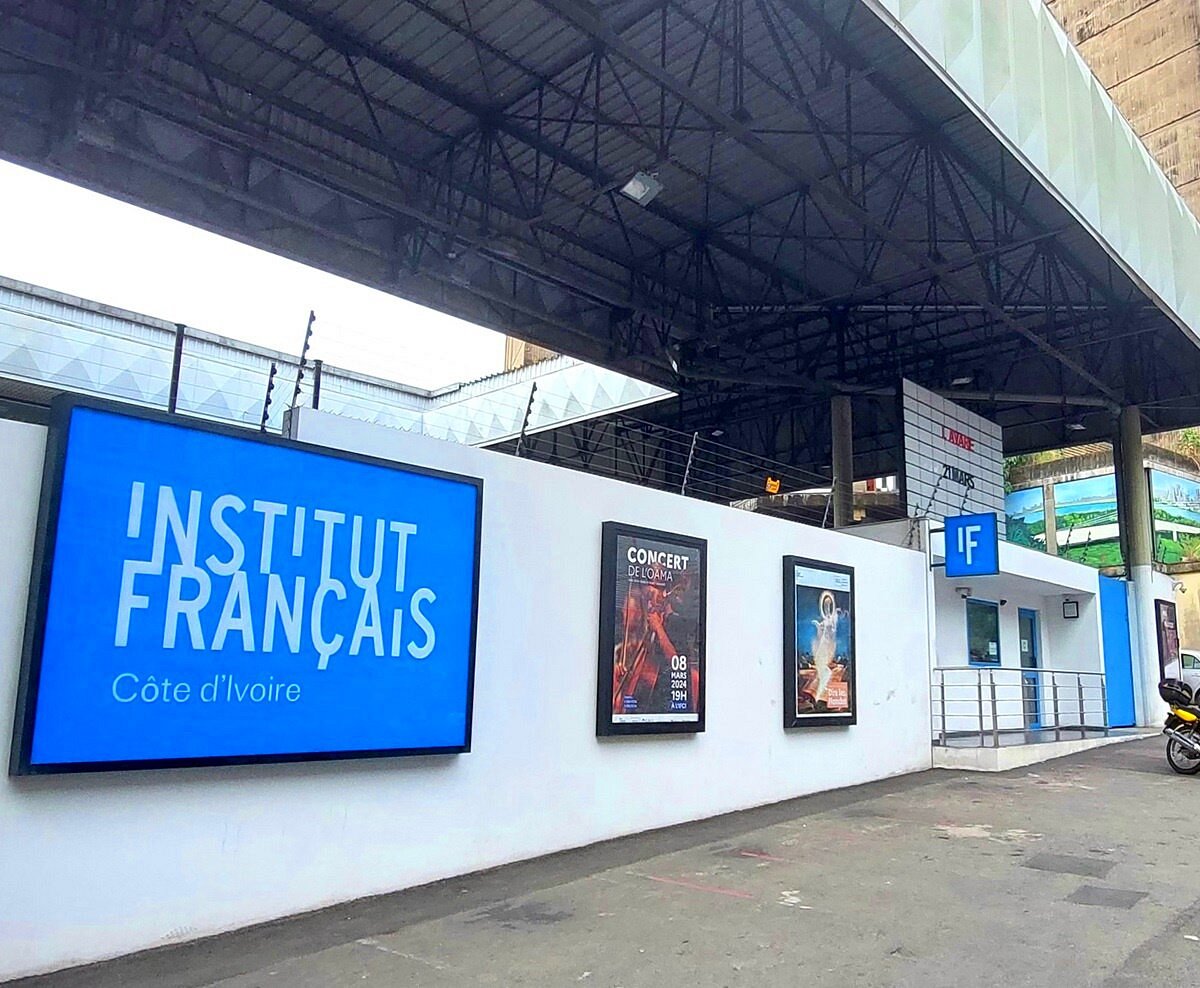 Abidjan — Mosquée, Jardin et Institut Français
