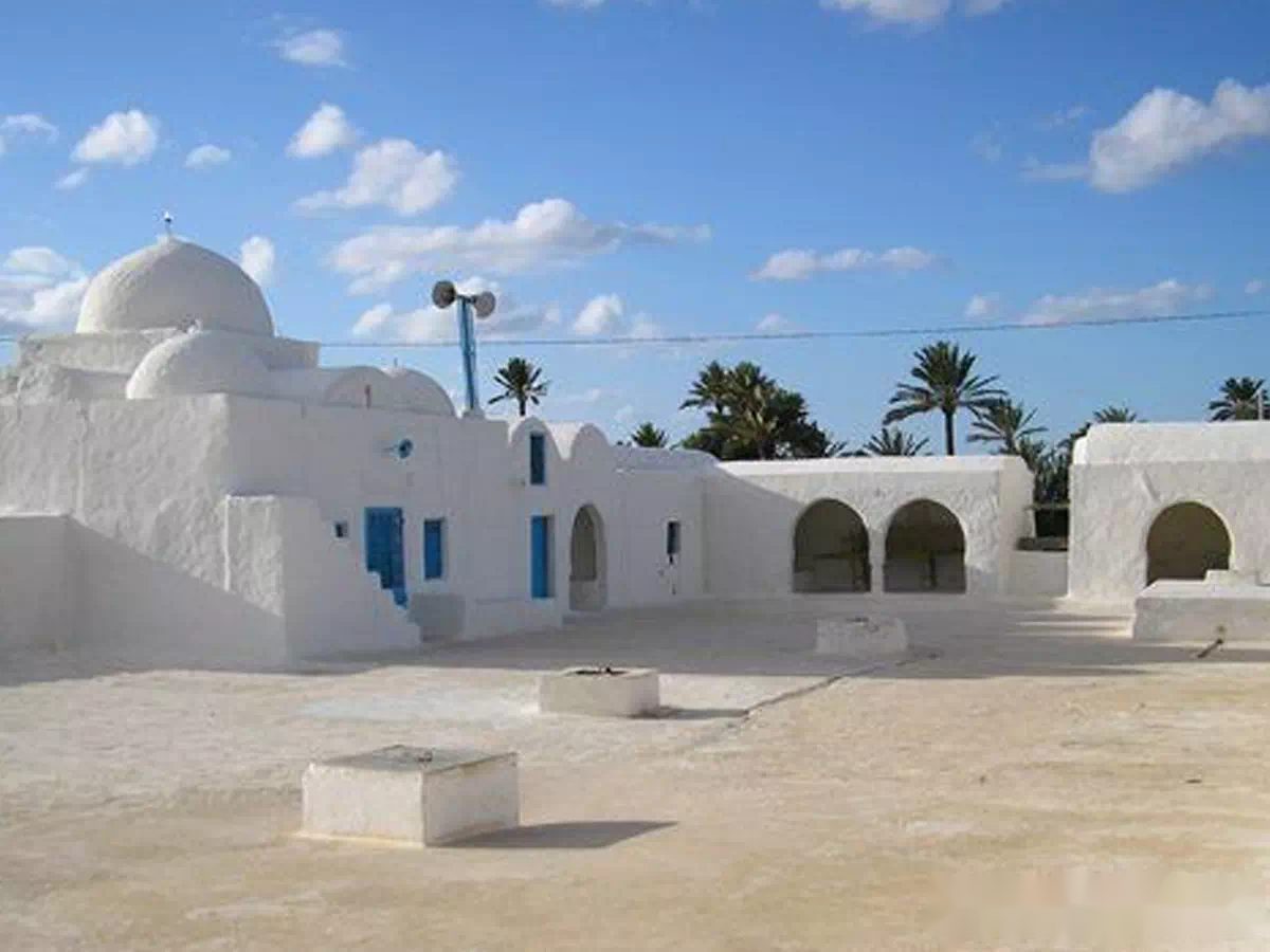 Zarzis — Spiritualité, faune et panorama