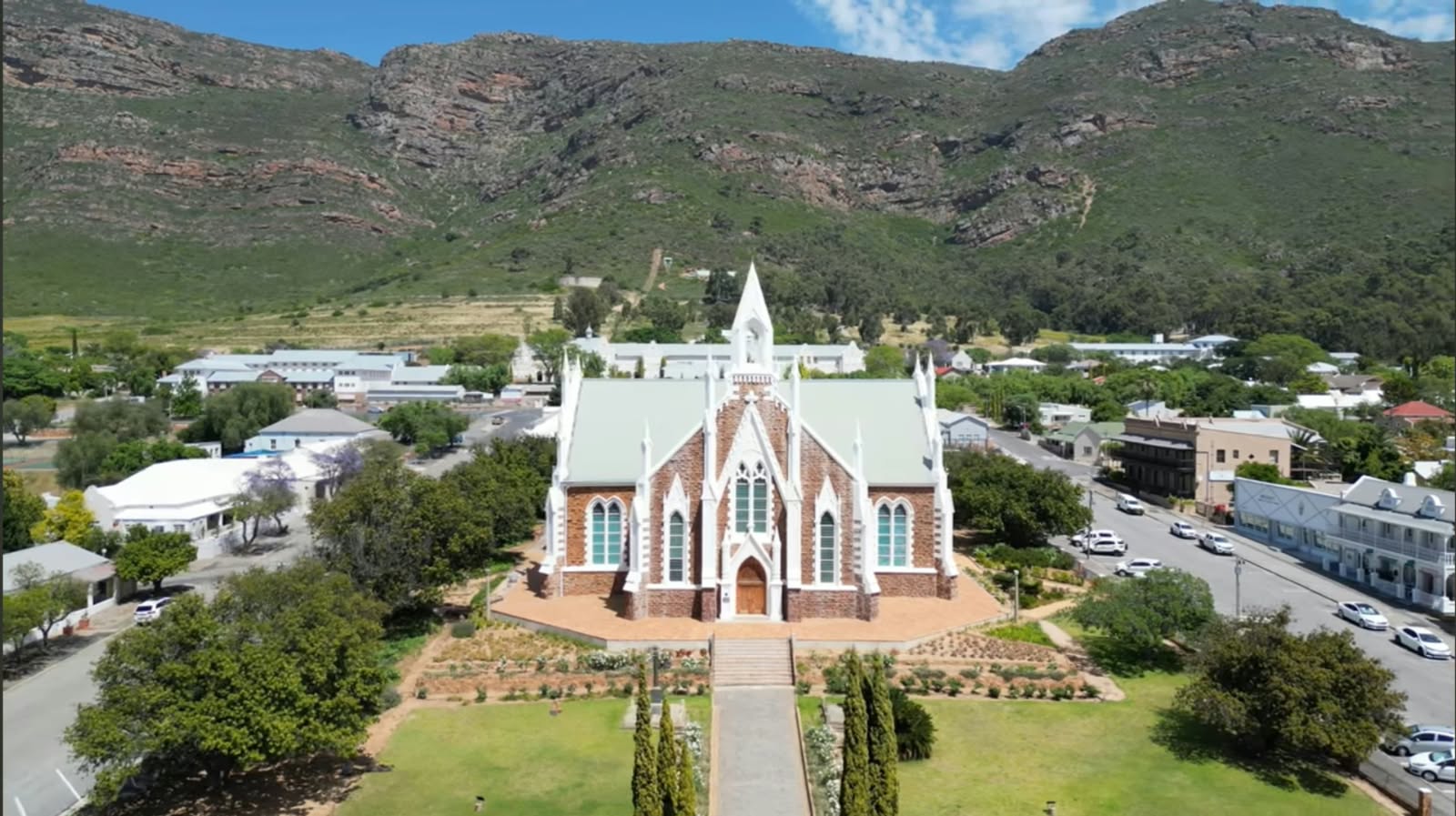 π Town Spotlight of the Week: Piketberg - Where the Cederberg Meets the Cape.