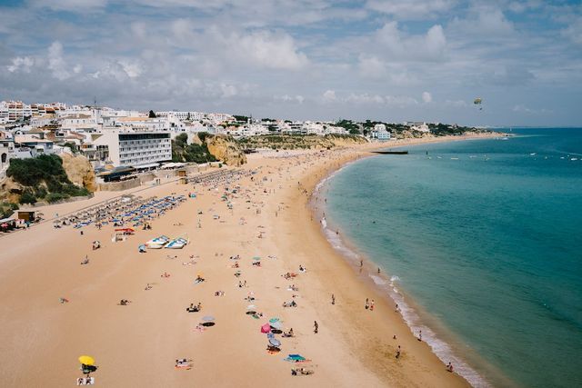 Is Albufeira safe for solo female travellers?