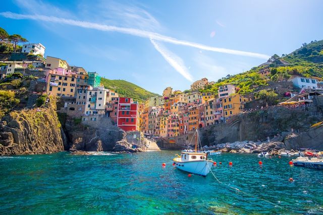 Is Cinque Terre safe for solo female travellers?