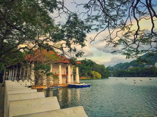 Couch Surfing in Kandy