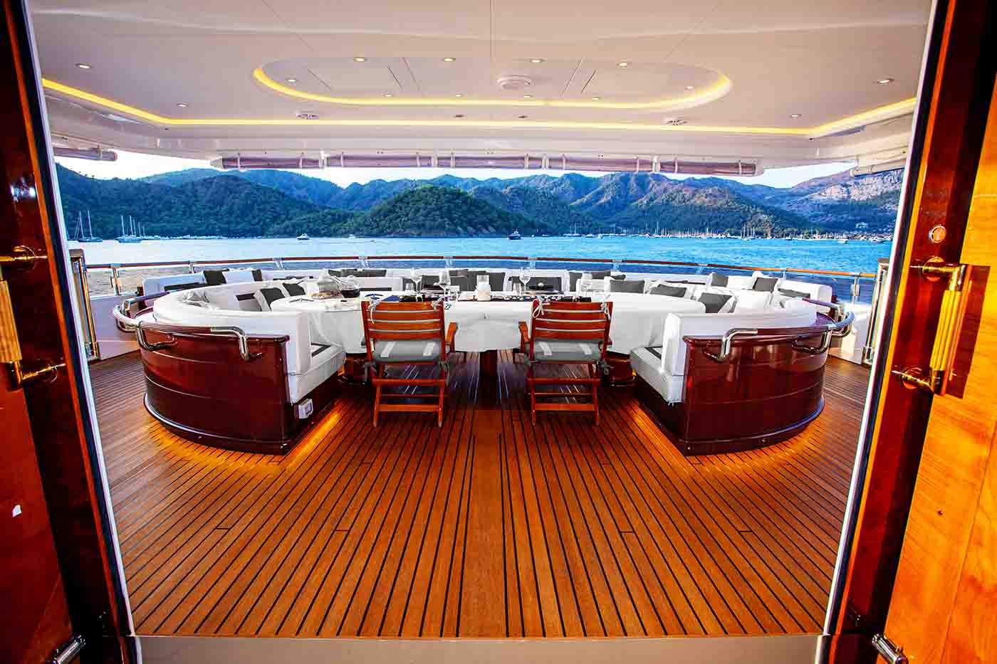 aqua-mare-al-fresco-dinning-area