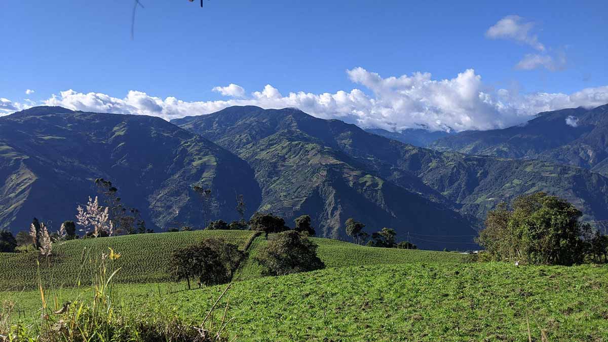 The mountains surrounding Baños from each side