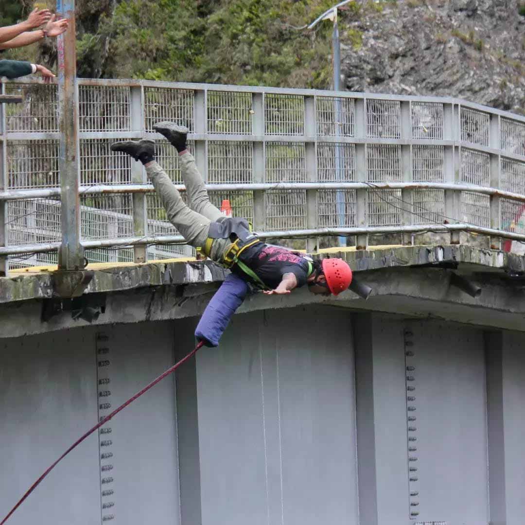 Jumping - ecuador