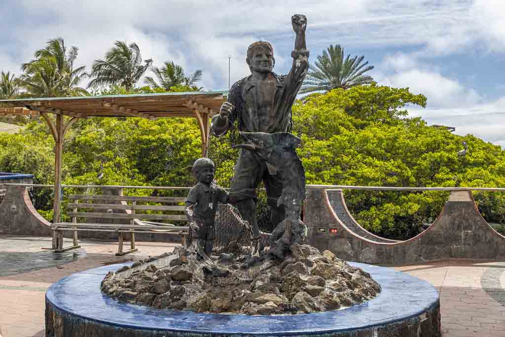 Fisherman monument | Galapagos