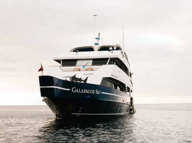 Galapagos Sky | Yacht
