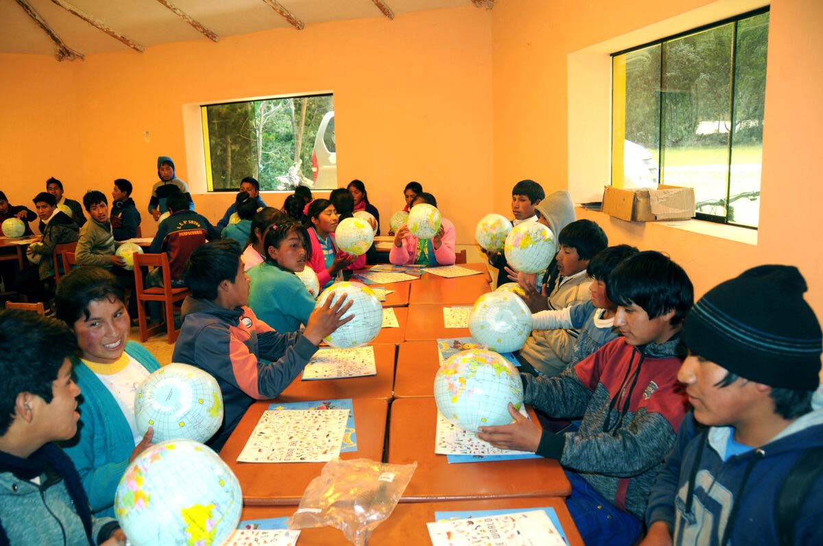 Students participate in a learning activity | Village of Pampacorral | Peru
