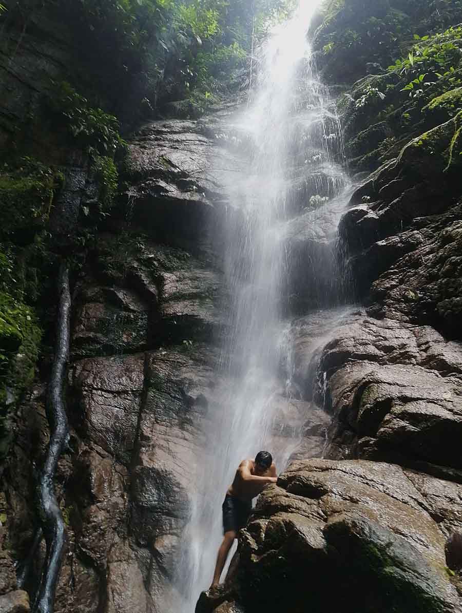 Tena waterfall - Climbing