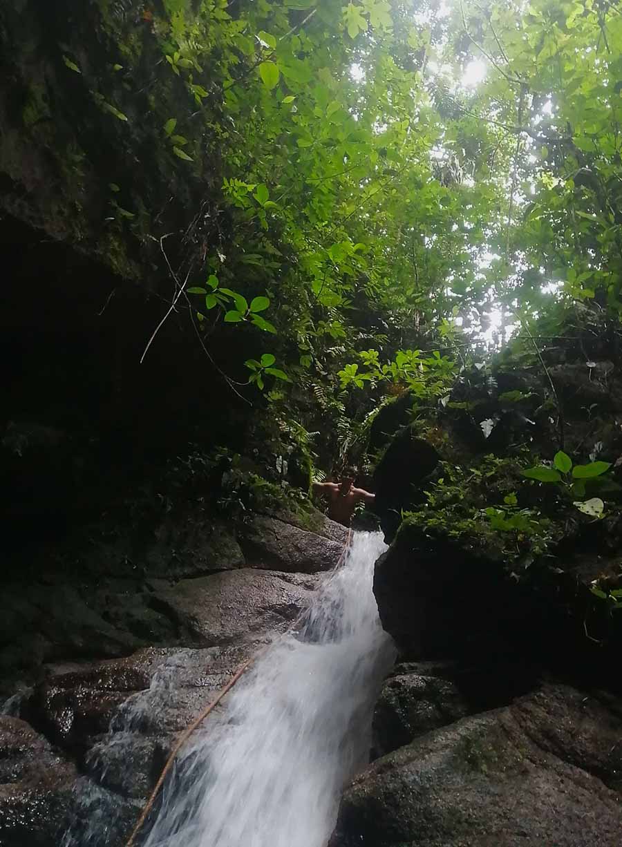Tena waterfall - Climbing