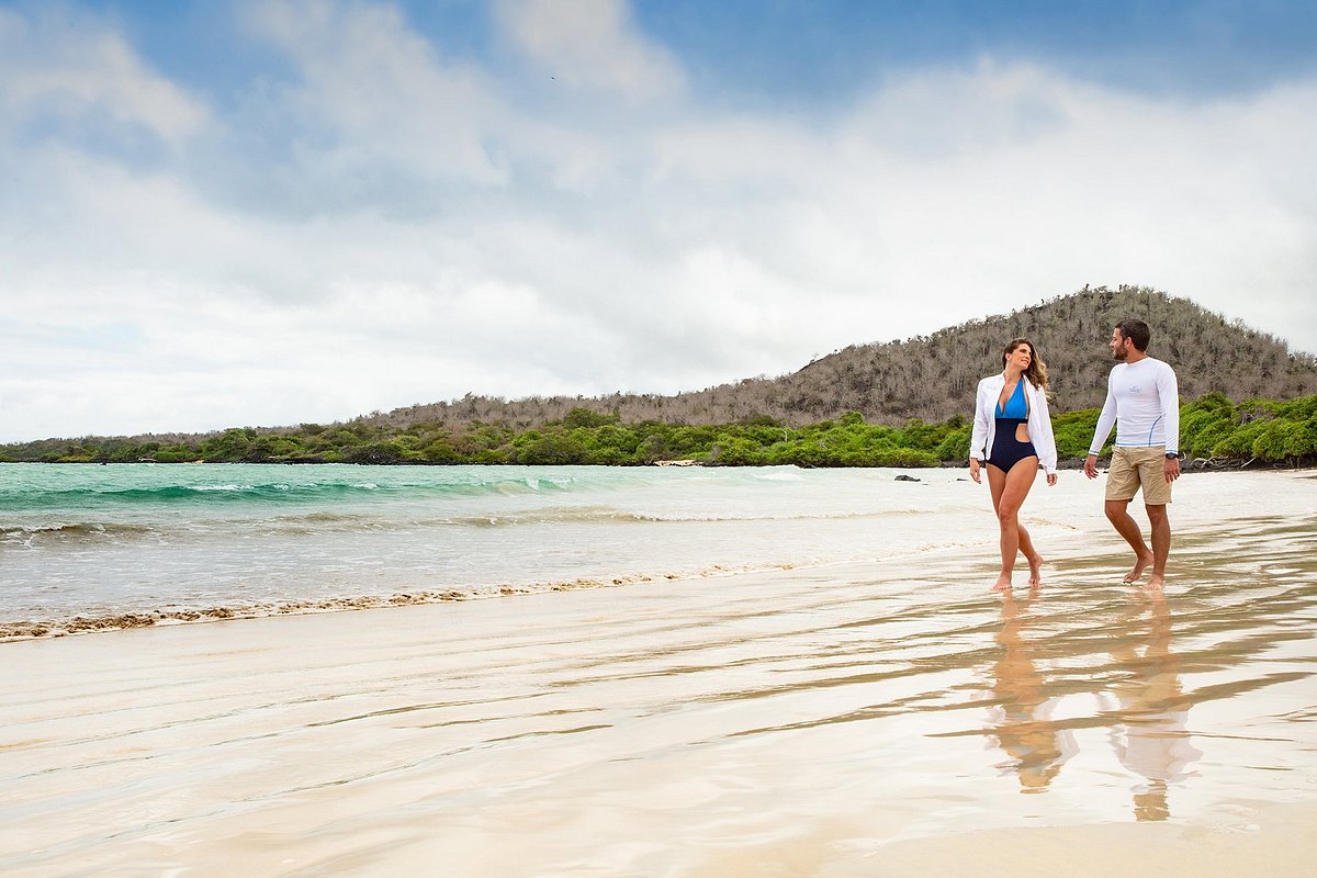 Couple | Garapaterro Beach | Galapagos Islands