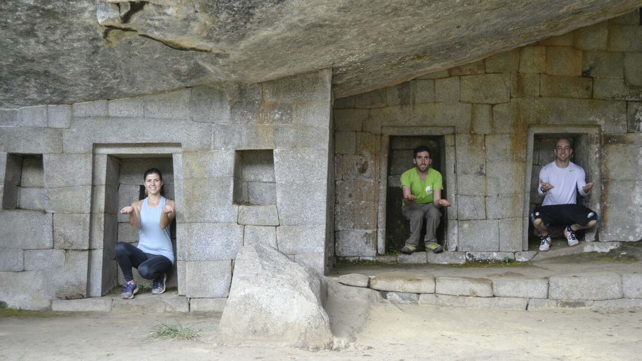People in the temple of the moon | Peru