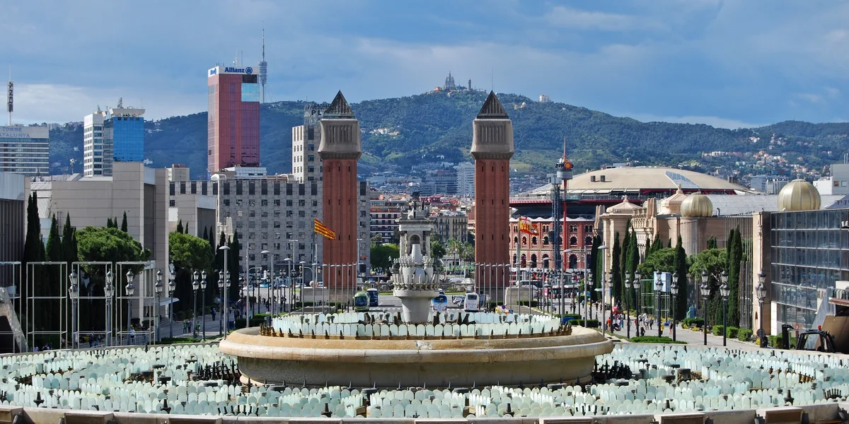 De Plaça Espanya al Palau Nacional