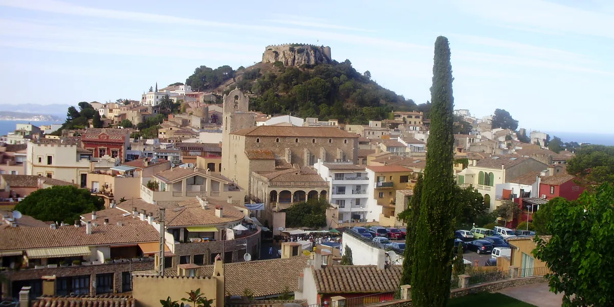 Begur a pie: las torres contra piratas, el castillo y la casa de Carmen Amaya