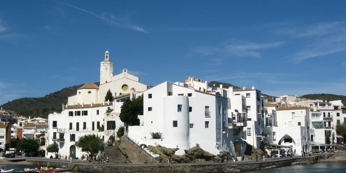Cadaqués a pie: el pueblo blanco de Dalí, pescadores y piratas