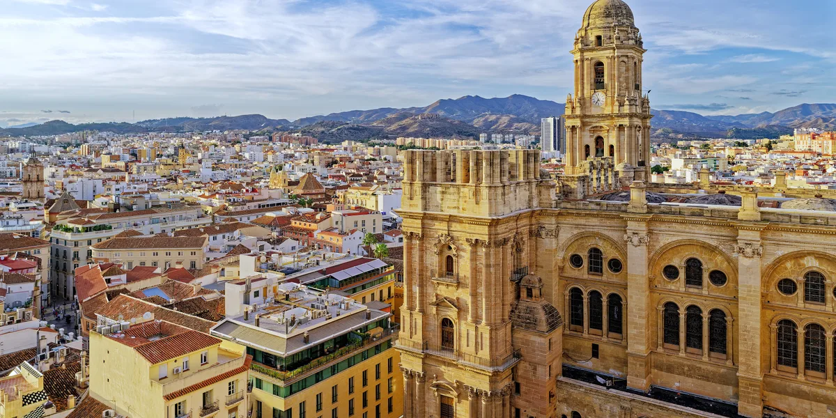 Kathedrale, Constitución und Larios