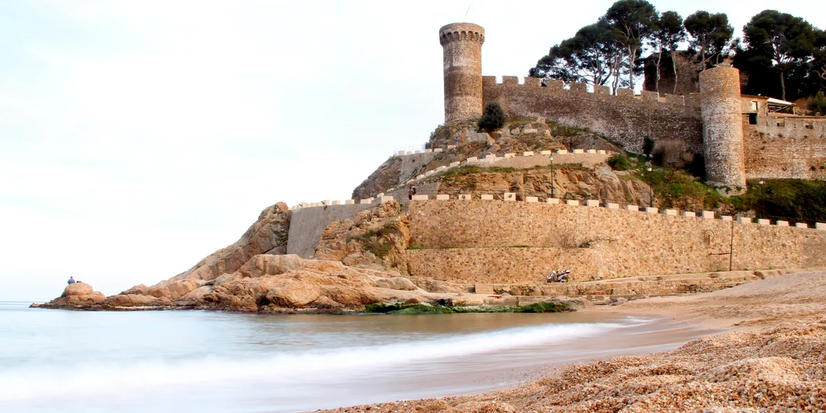 Tossa de Mar on foot: Vila Vella, fishermen, and Ava Gardner